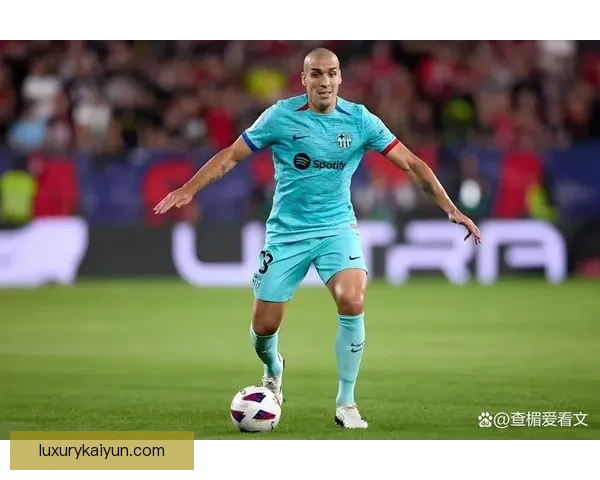 阿劳霍本赛季防守数据表现稳健，逐渐成为球队后防核心。