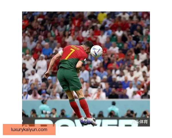 C罗更衣室争议引发关注,球队凝聚力受到考验 C罗更衣室争议引发关注,球队凝聚力受到考验